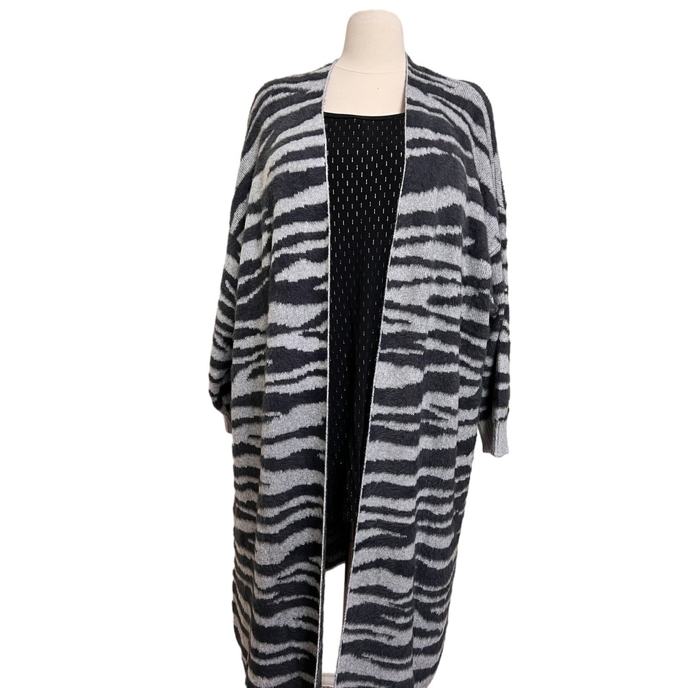 Plus Size Cardigan Duster with all over print